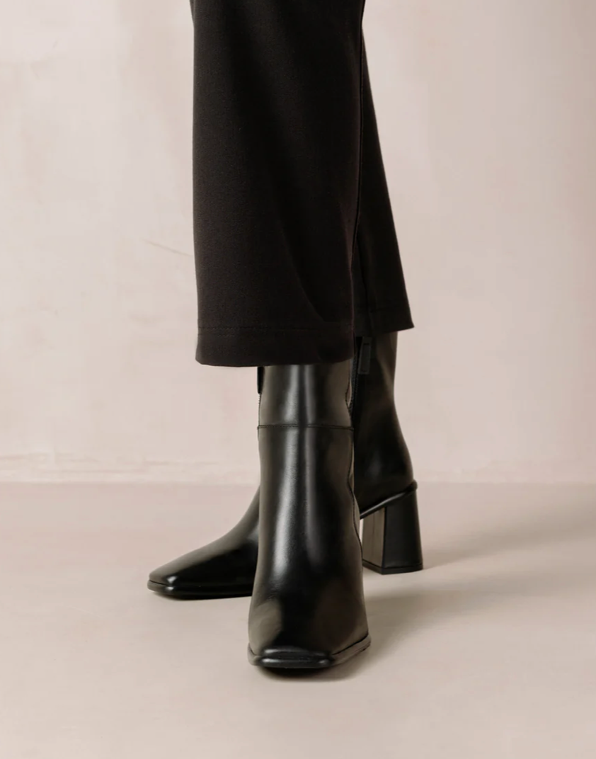 Alohas West Total Black Boot