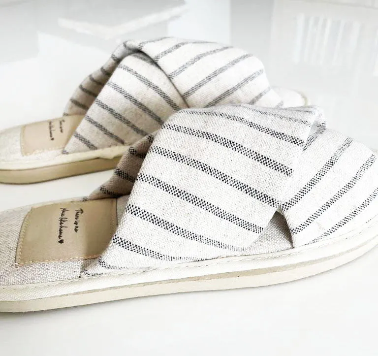 PURE LINEN SLIPPERS