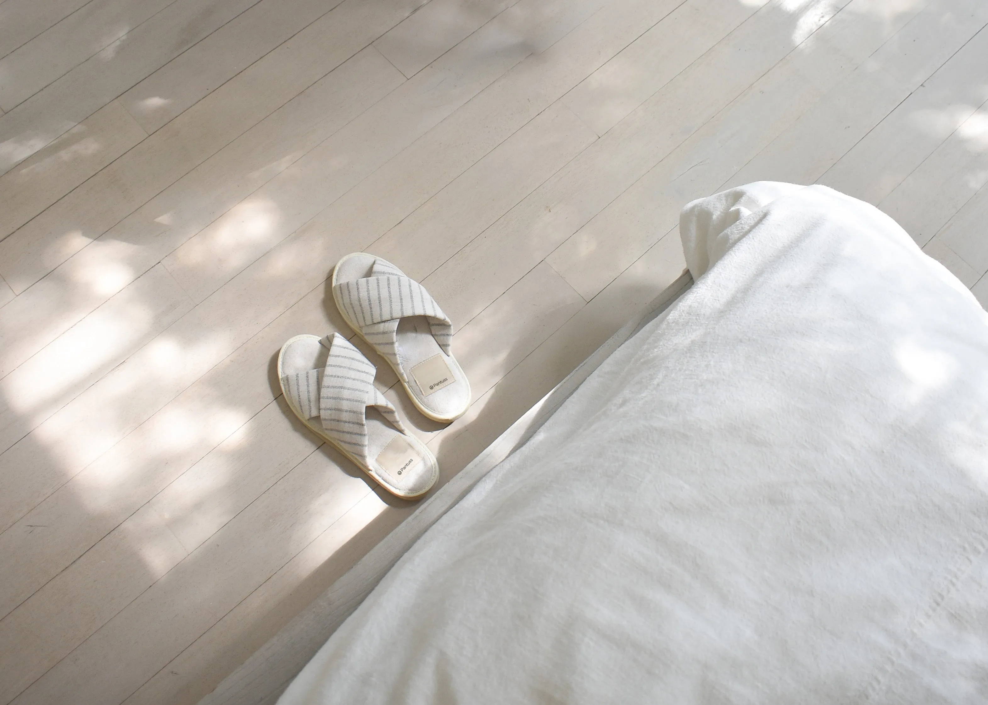 PURE LINEN SLIPPERS