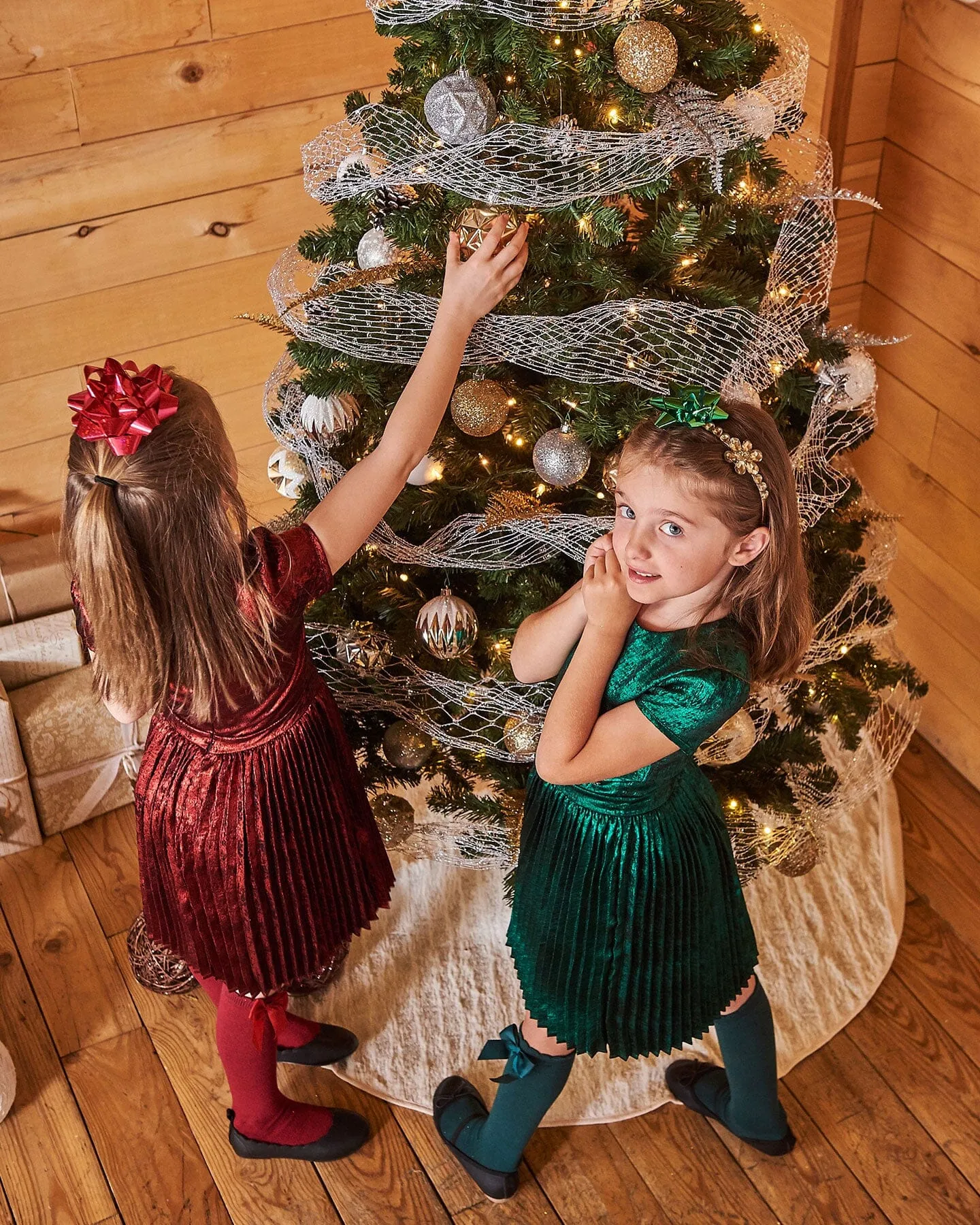 Short Sleeve Dress With Pleated Skirt Metallic Green